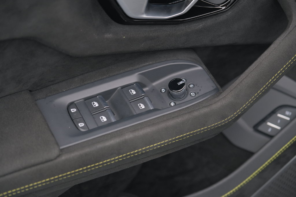 Used 2024 Lamborghini Urus Performante AWD/4WD image 49