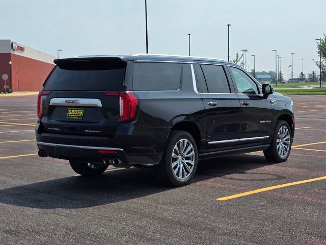 Used 2022 GMC Yukon XL Denali w/ Denali Premium Package image 3