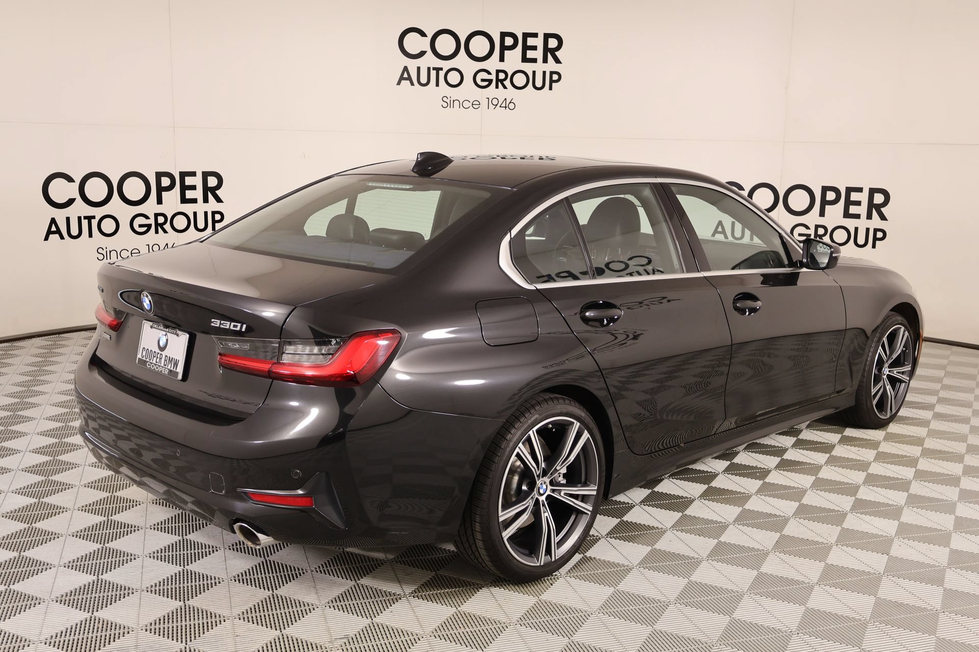 Used 2019 BMW 330i xDrive Sedan w/ Premium Package AWD/4WD image 22