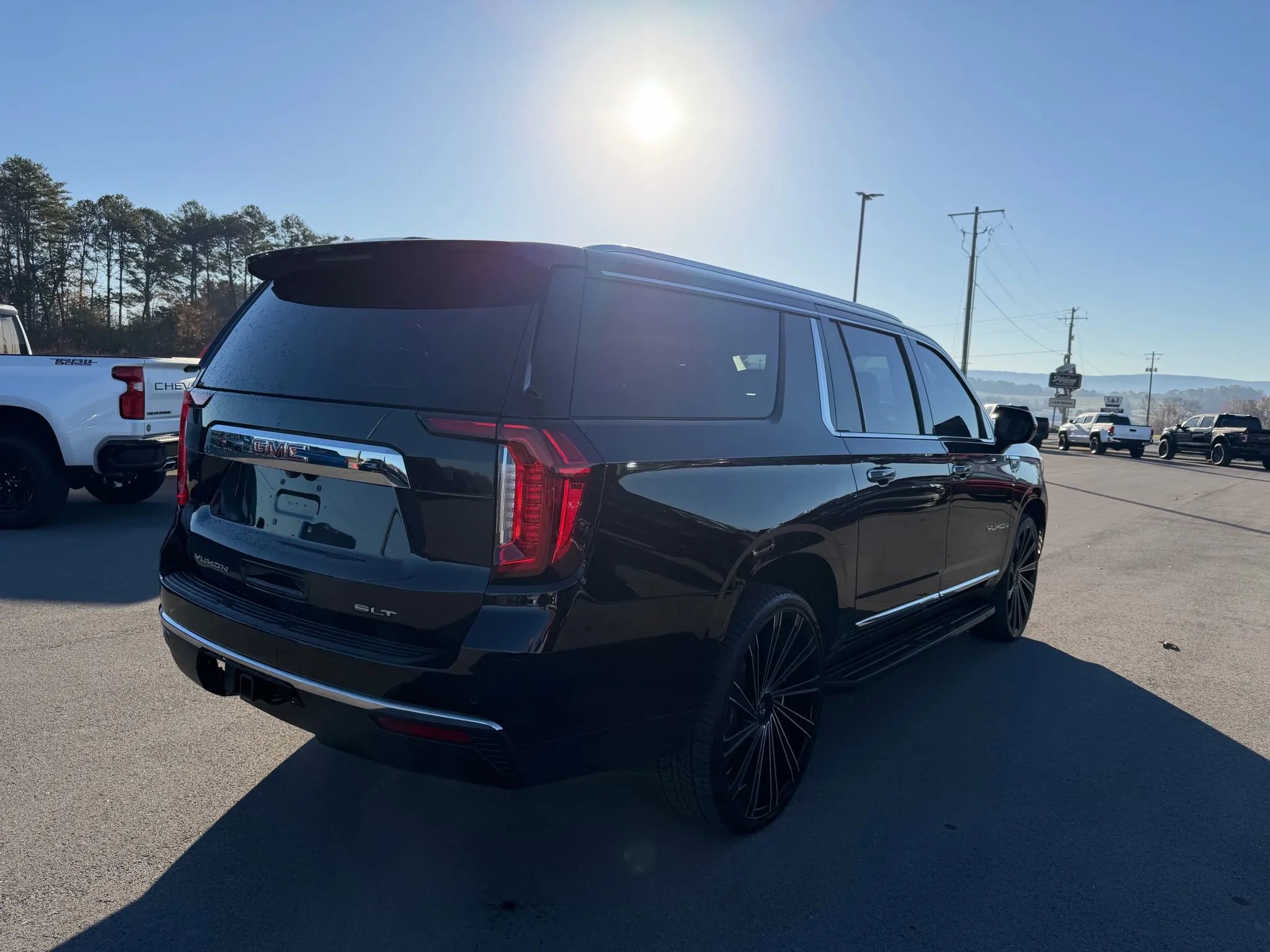 Used 2021 GMC Yukon XL SLT image 4