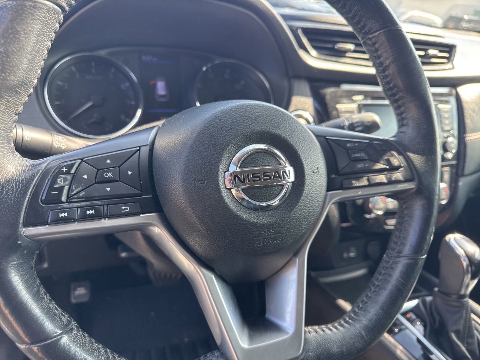 Used 2018 Nissan Rogue SL FWD image 14