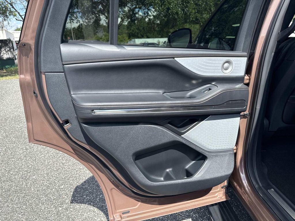 New 2025 Lincoln Navigator Black Label image 13