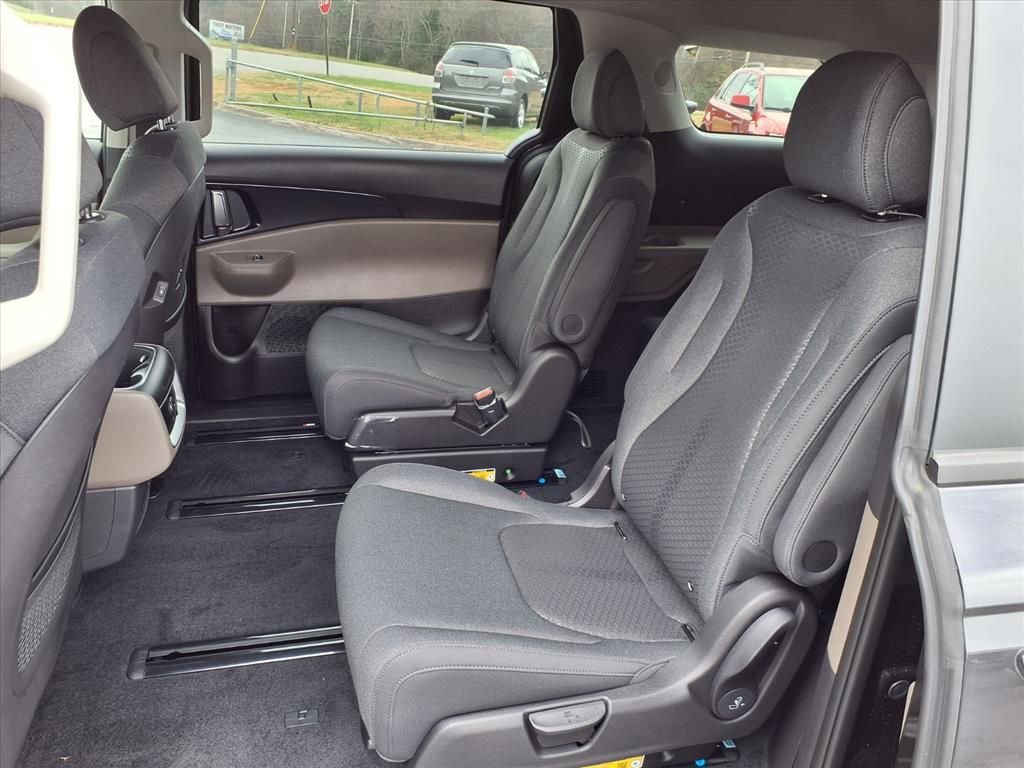New 2026 Kia Carnival LX image 11