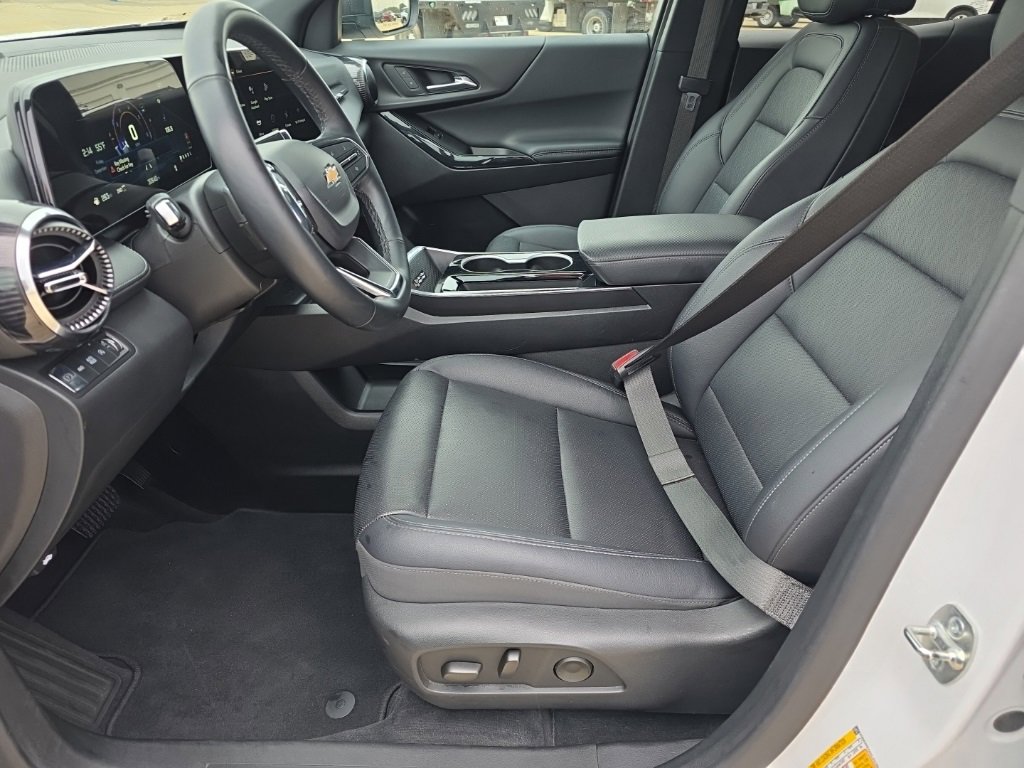 Used 2025 Chevrolet Equinox LT w/ Convenience Package II image 9