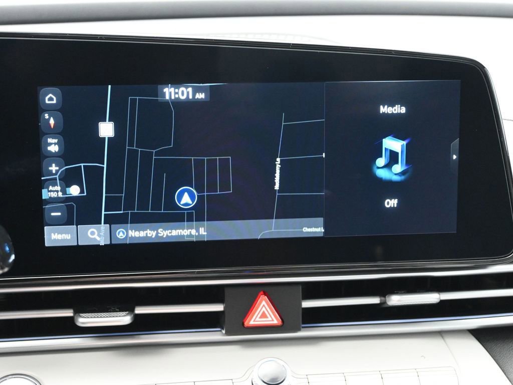 New 2025 Hyundai Elantra Limited image 18