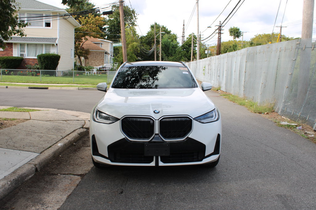 Used 2025 BMW X3 xDrive30i AWD/4WD image 3