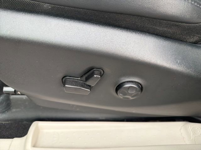 Used 2024 Chrysler Pacifica Touring-L image 13