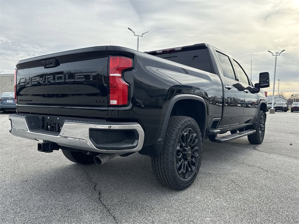 Used 2025 Chevrolet Silverado 2500 LTZ w/ LTZ Convenience Package image 8