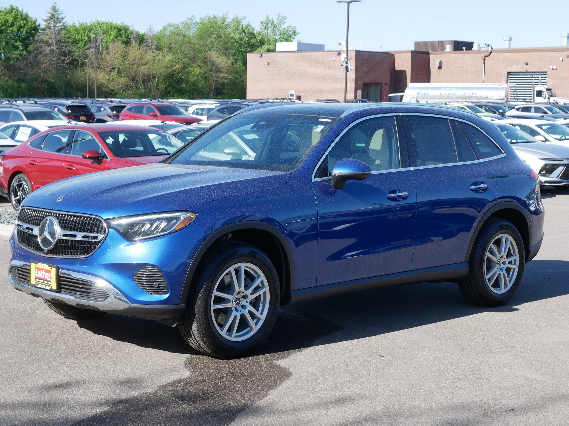 Used 2023 Mercedes-Benz GLC 300 4MATIC image 3