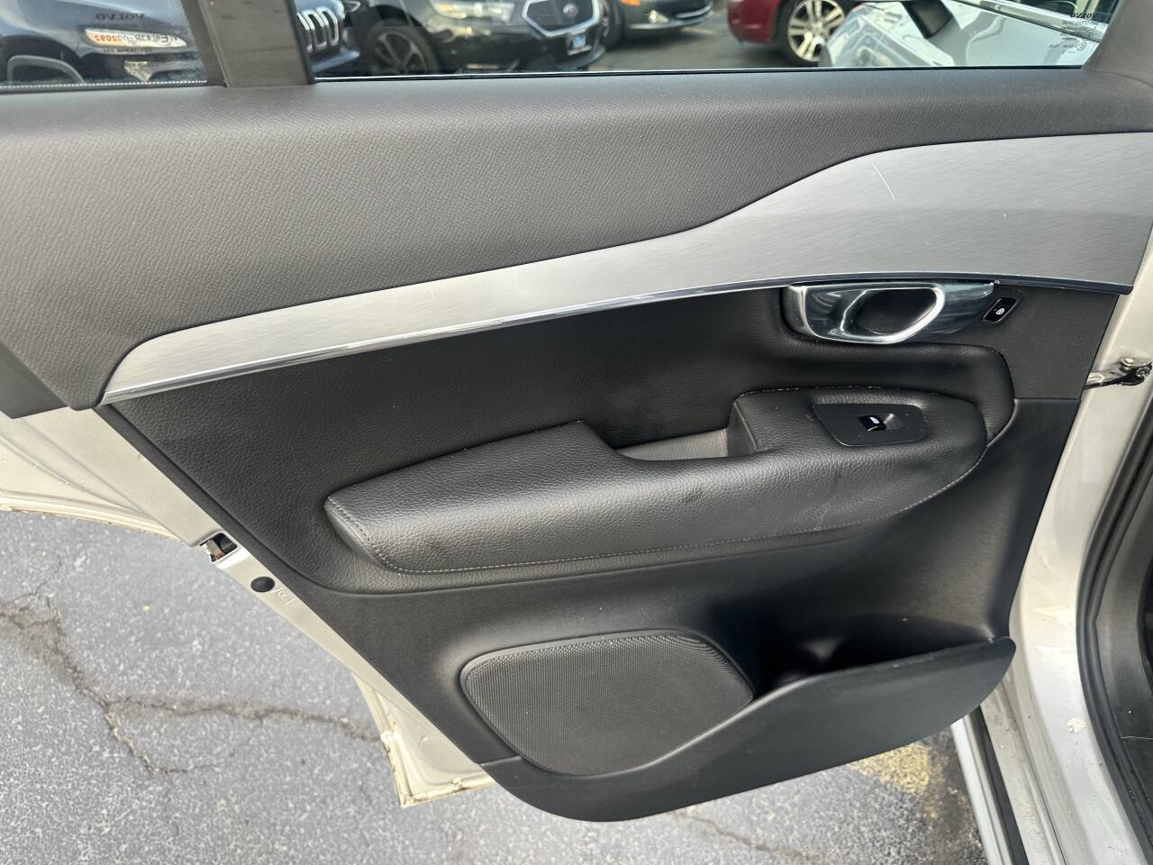 Used 2016 Volvo XC90 T5 Momentum image 22