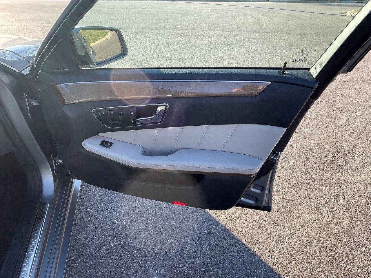 Used 2011 Mercedes-Benz E 350 4MATIC Sedan image 23