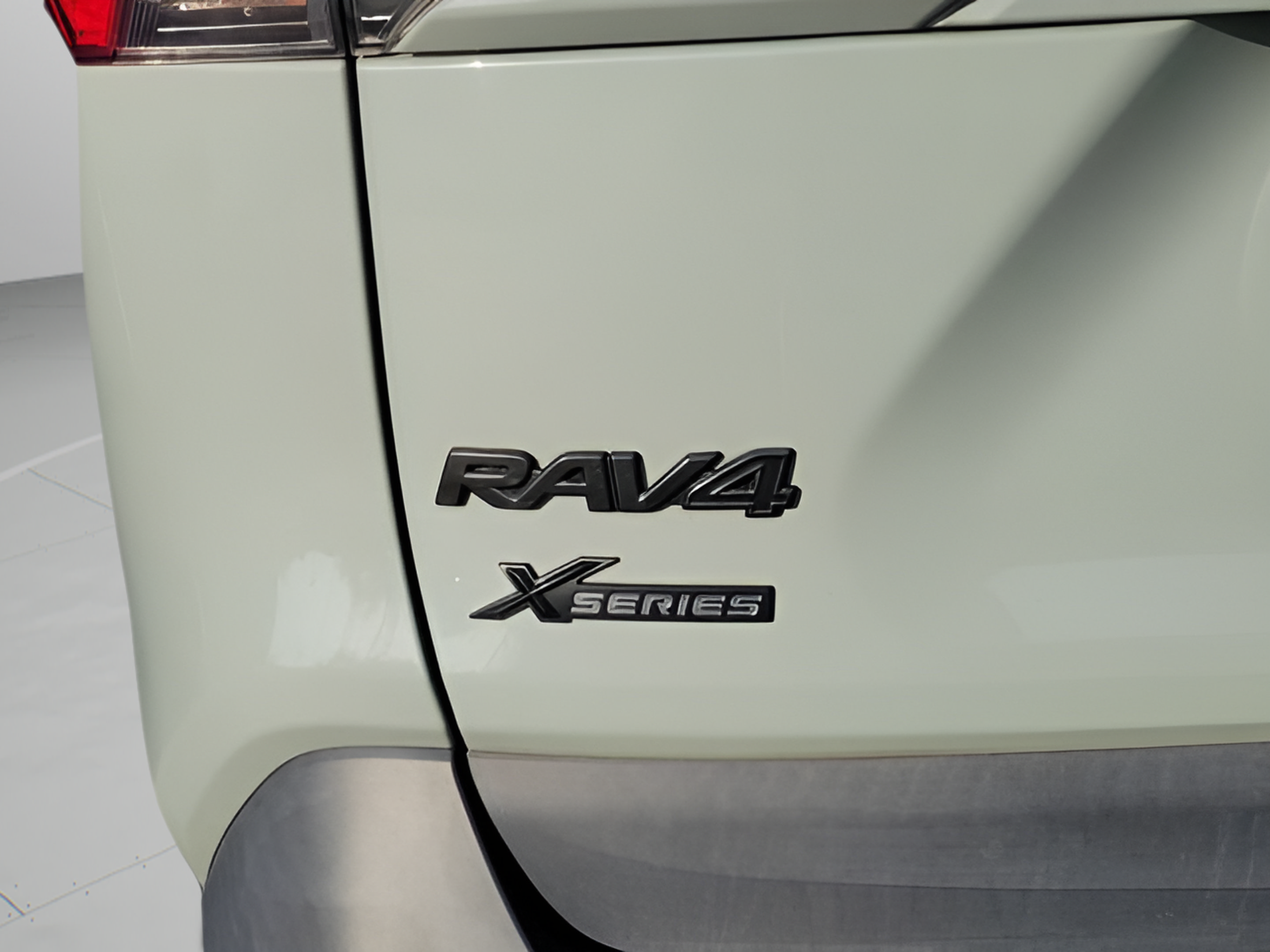 Used 2022 Toyota RAV4 XLE w/ Convenience Package FWD image 24