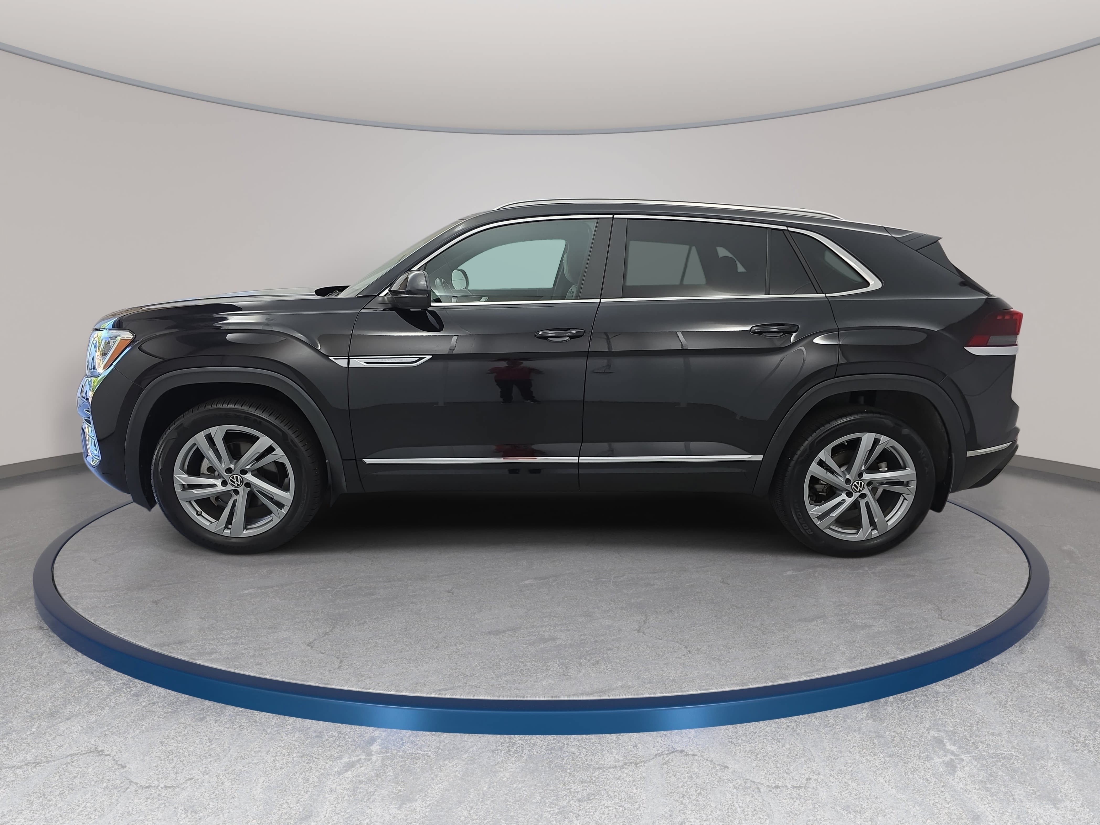 Certified 2024 Volkswagen Atlas Cross Sport SEL R-Line AWD/4WD image 8