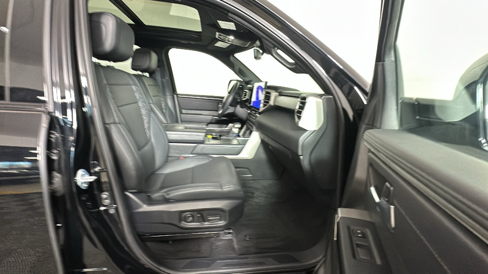Used 2025 Toyota Sequoia Limited w/ Tow Technology Package AWD/4WD image 38