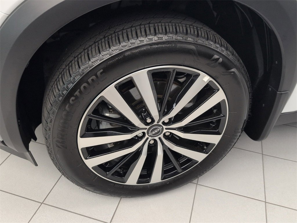 New 2025 Nissan Pathfinder Platinum w/ Black Appearance Package image 5
