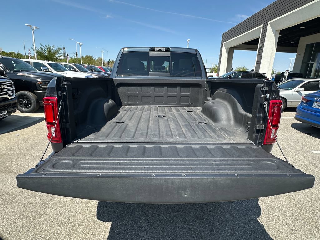 New 2026 RAM 2500 Laramie w/ Night Edition AWD/4WD image 17