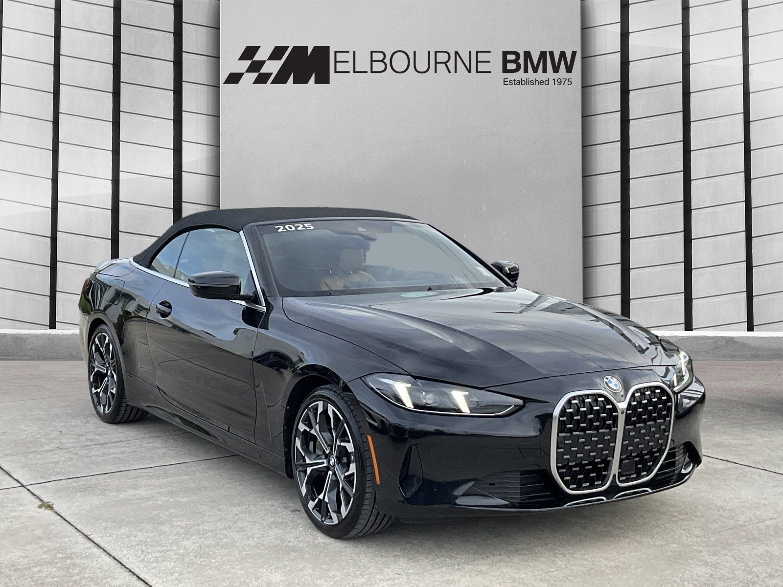 Used 2025 BMW 430i Convertible w/ Premium Package RWD image 1