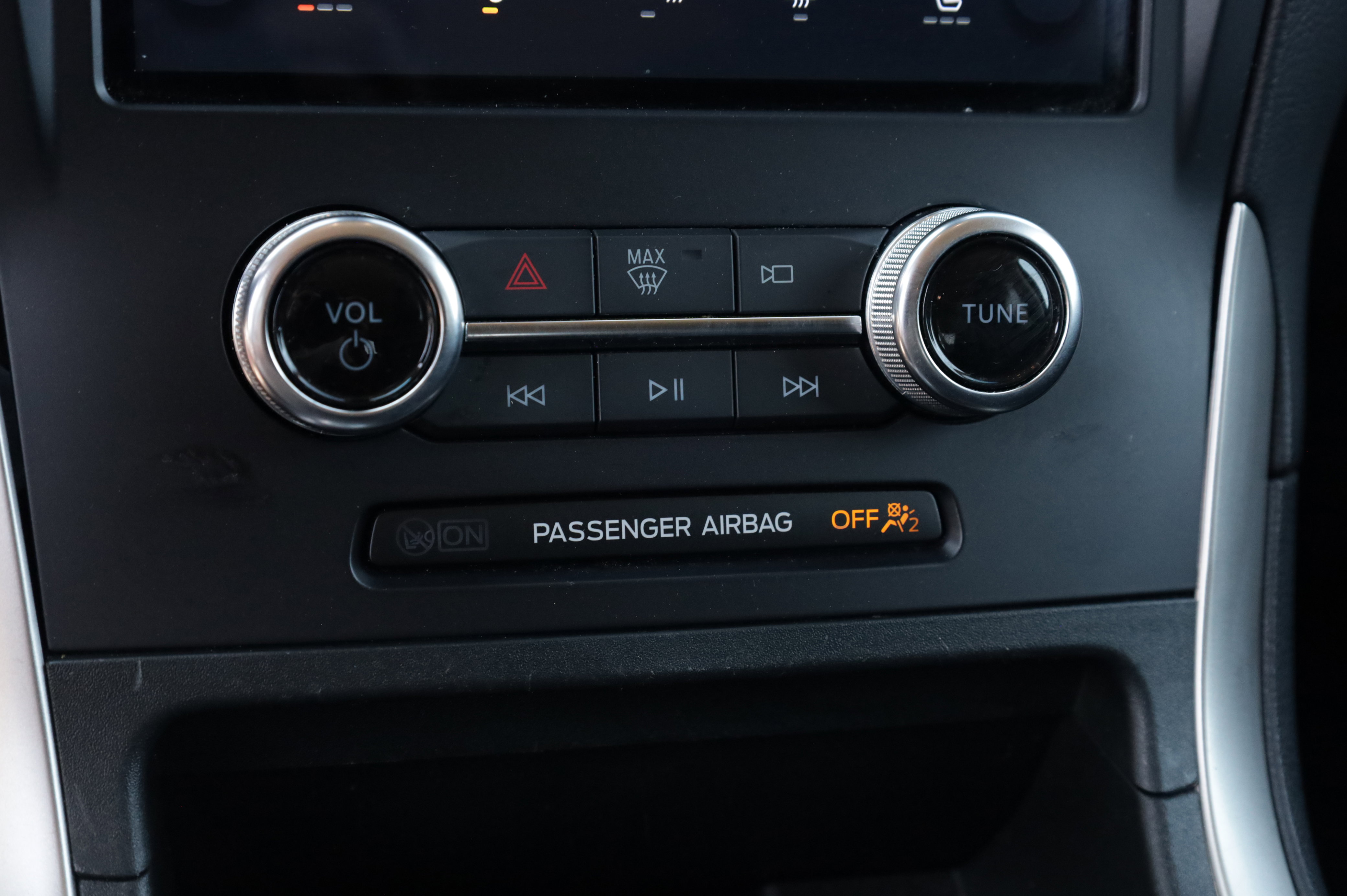 Used 2024 Ford Edge SEL image 11