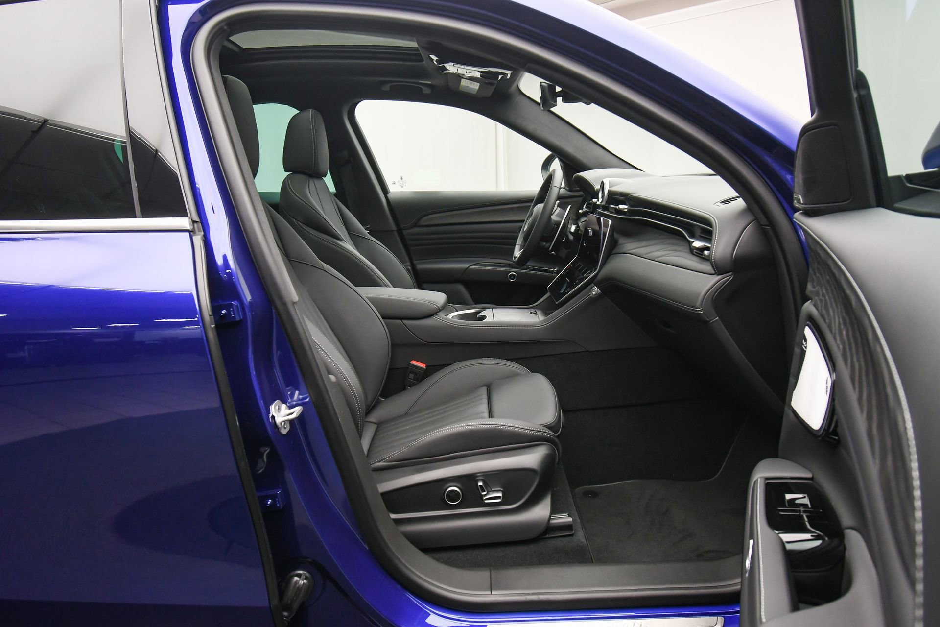 New 2025 Maserati Grecale GT image 42