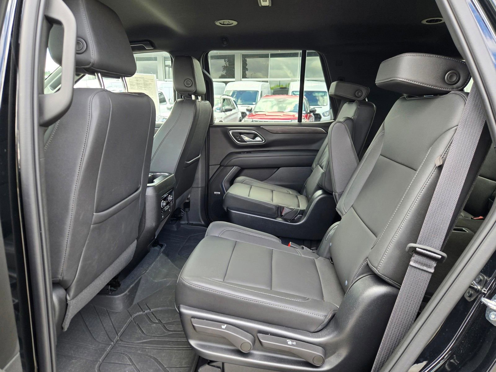 Used 2023 Chevrolet Tahoe Z71 w/ Z71 Off-Road Package image 11