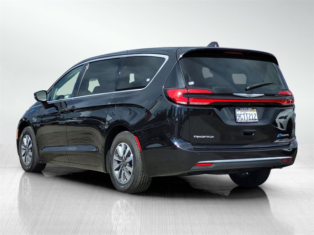 Used 2022 Chrysler Pacifica Touring-L image 6