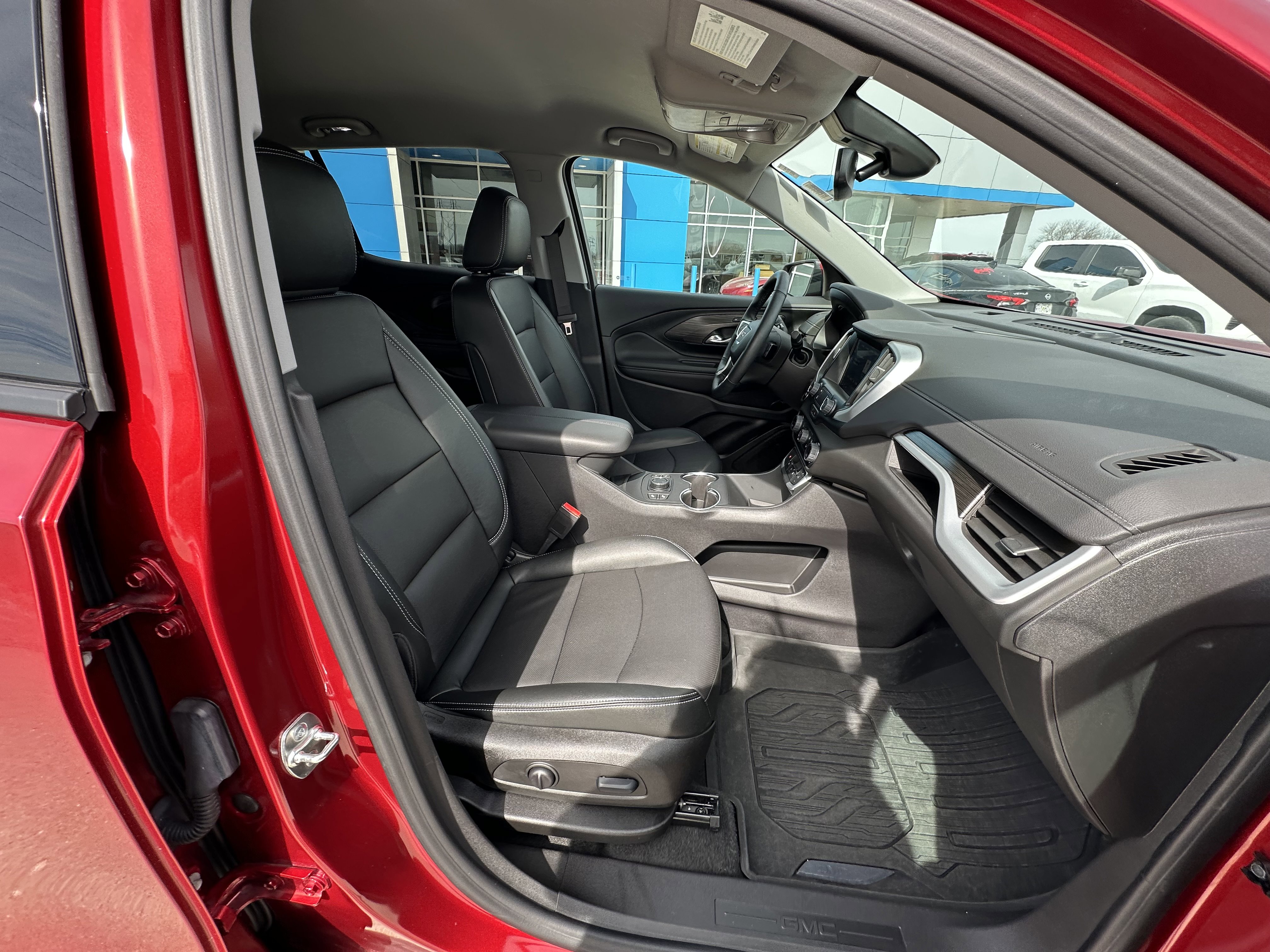 Used 2024 GMC Terrain SLT w/ Infotainment Package II image 42