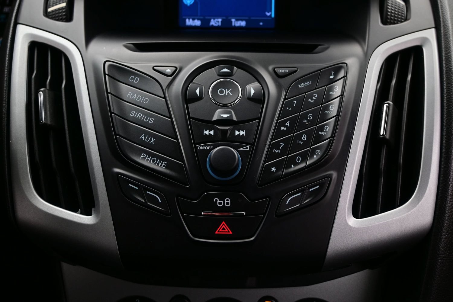Used 2012 Ford Focus SE FWD image 18