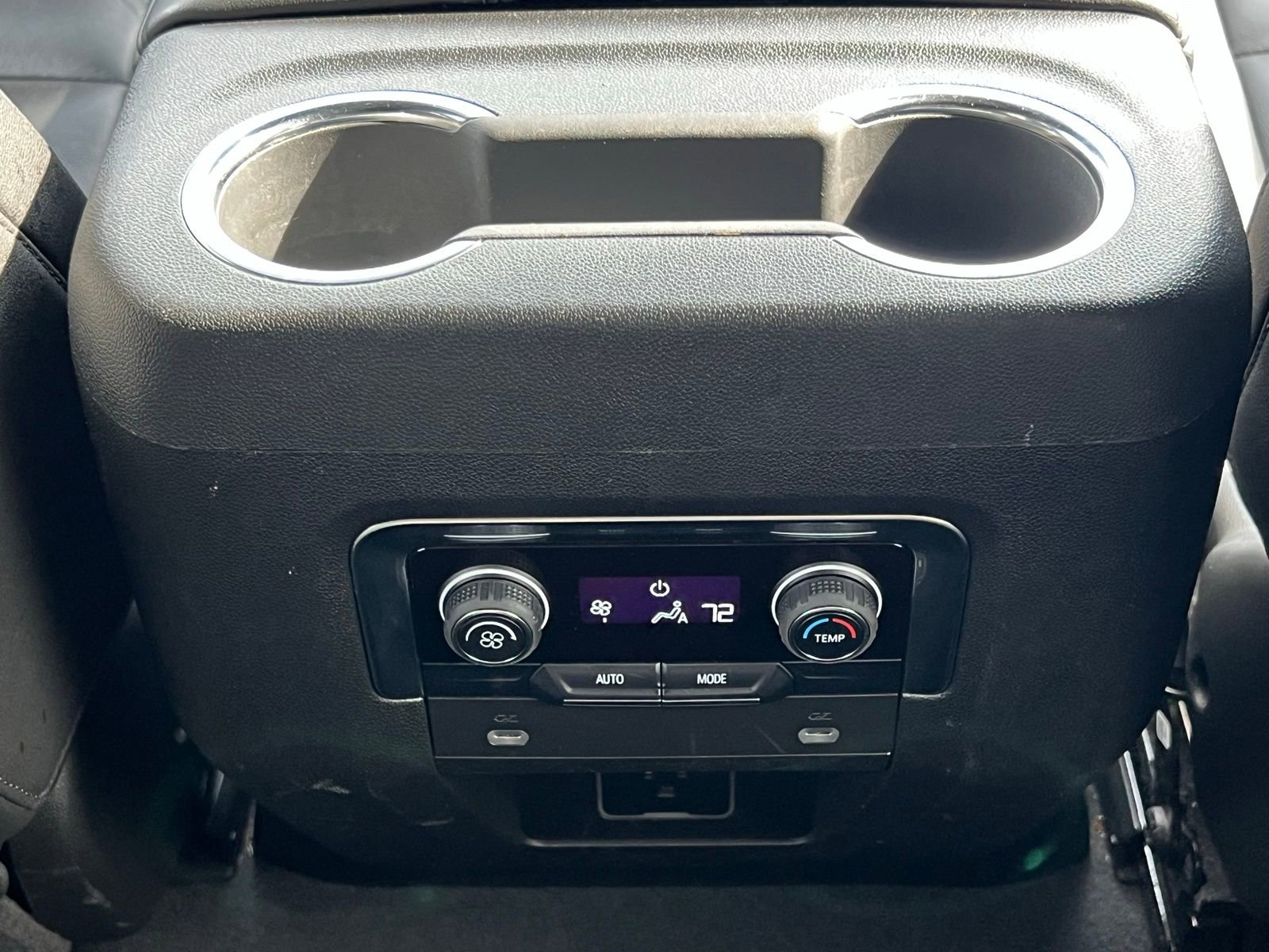 Used 2024 Chevrolet Suburban LT image 21