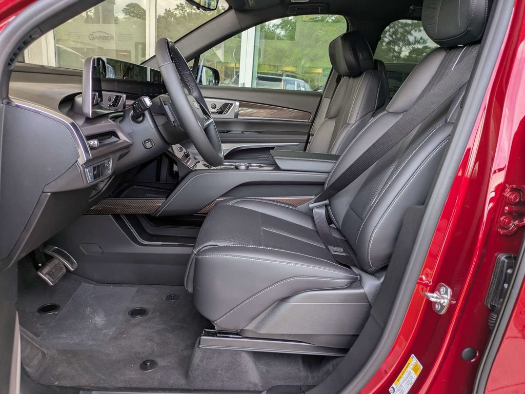New 2027 Cadillac Vistiq Sport w/ LPO, Floor Liner Package AWD/4WD image 19