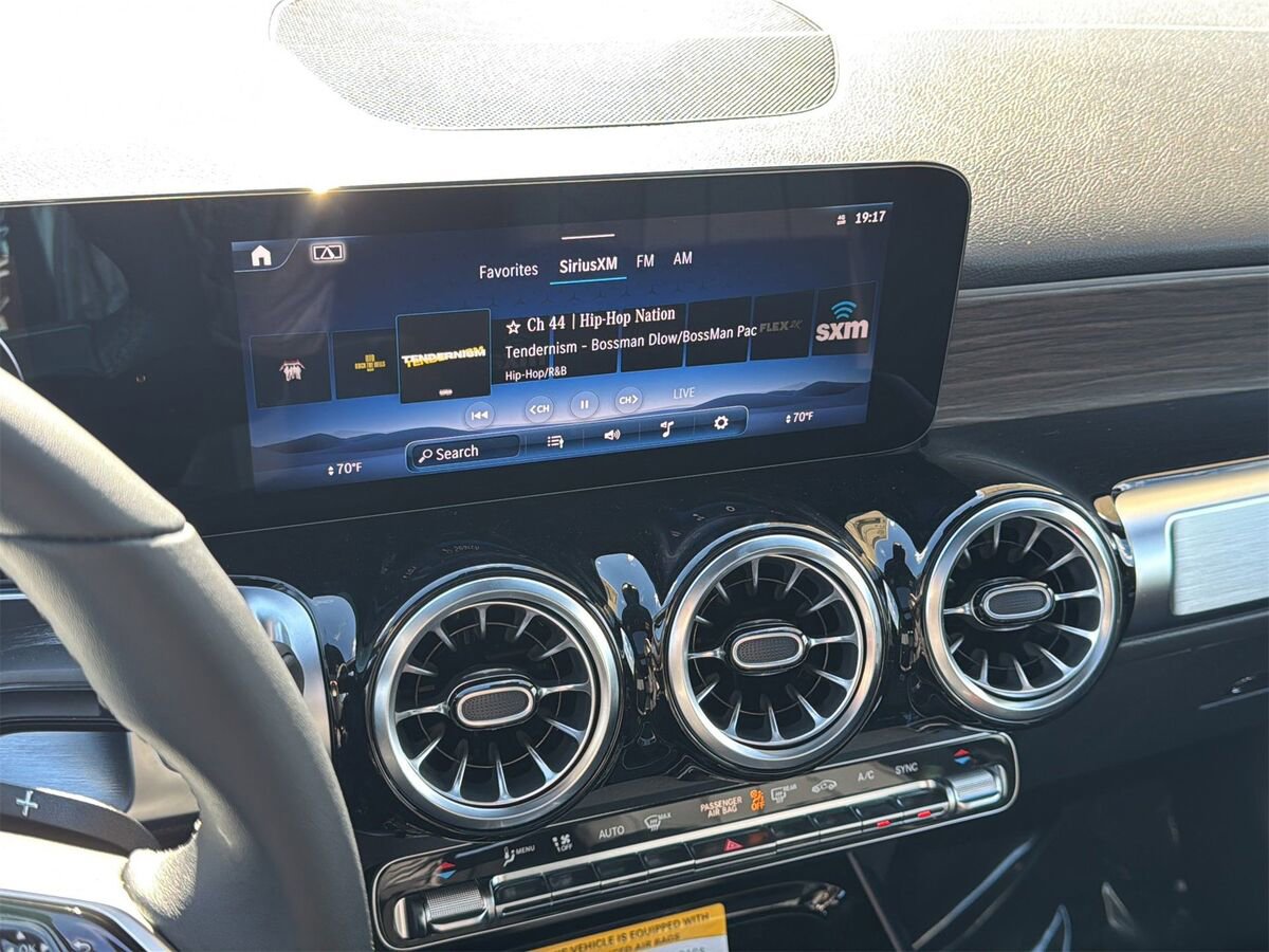 New 2026 Mercedes-Benz GLB 250 image 18