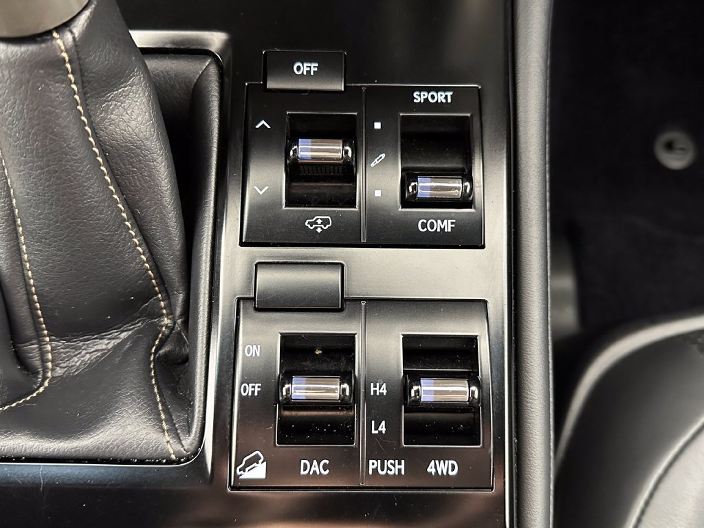 Used 2021 Lexus GX 460 Luxury w/ Accessory Package AWD/4WD image 30