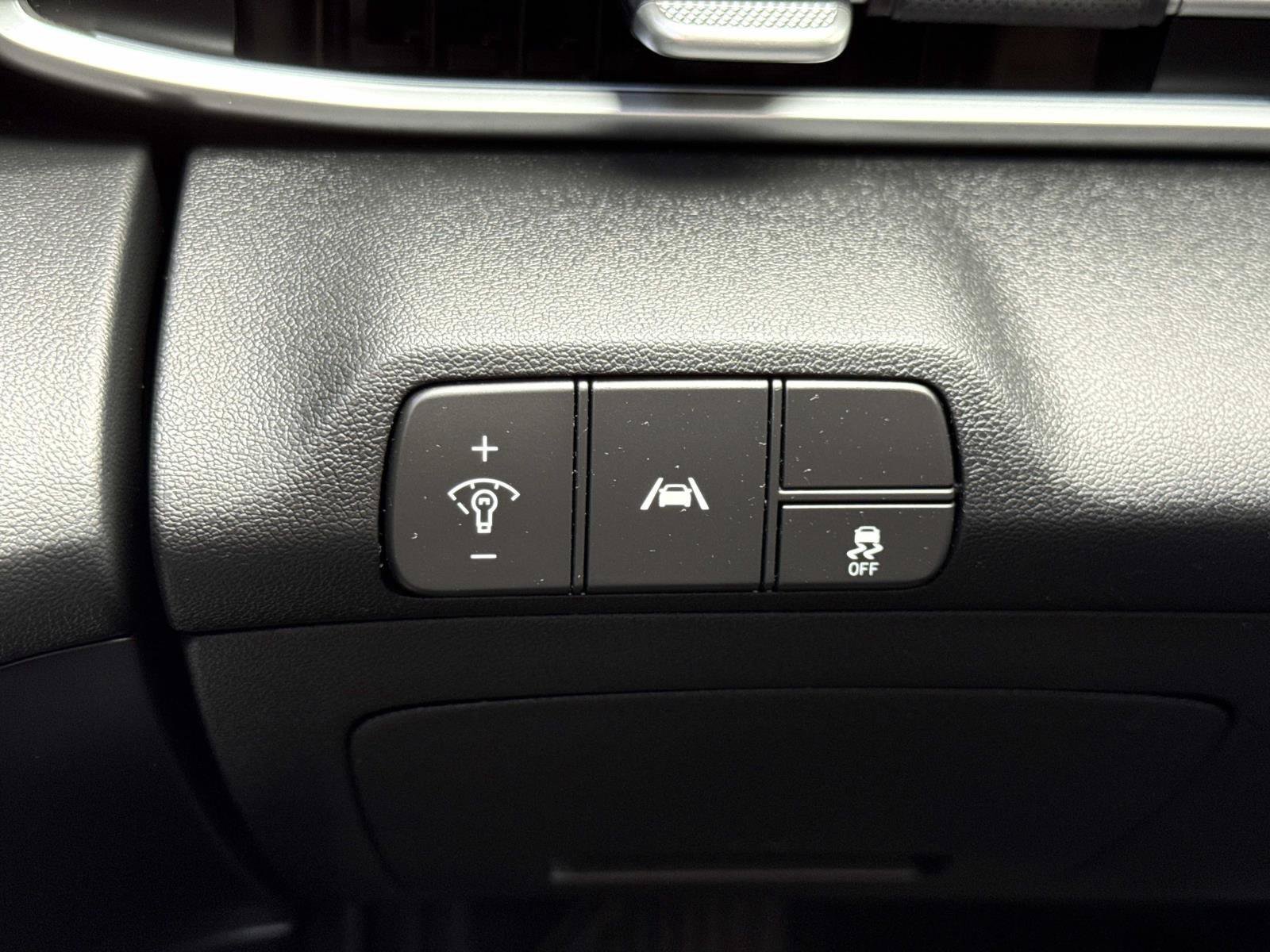 Certified 2022 Hyundai Elantra Limited FWD image 14