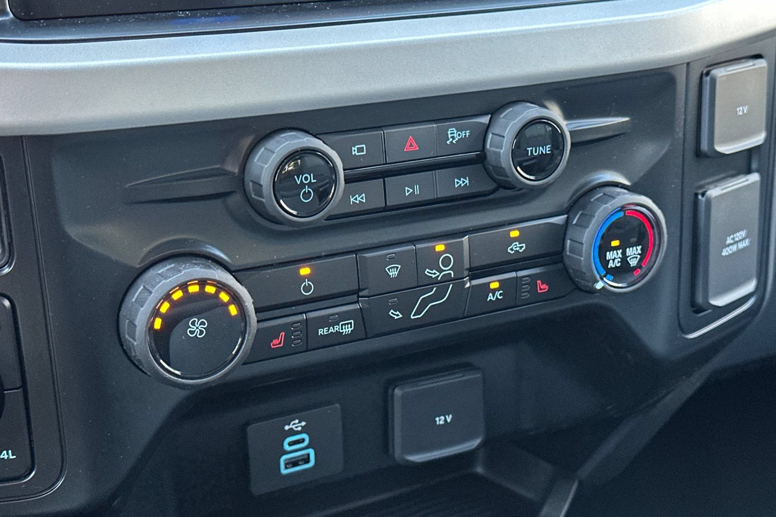 New 2026 Ford F250 XLT w/ XLT Premium Package AWD/4WD image 19