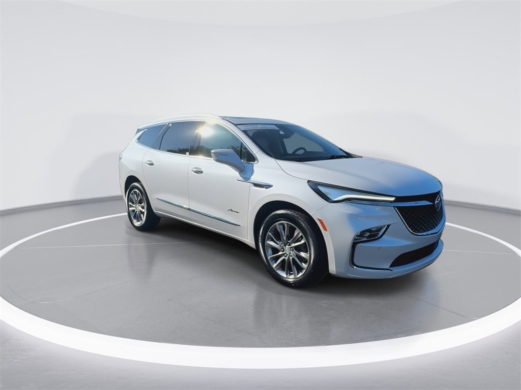 Used 2022 Buick Enclave Avenir image 2