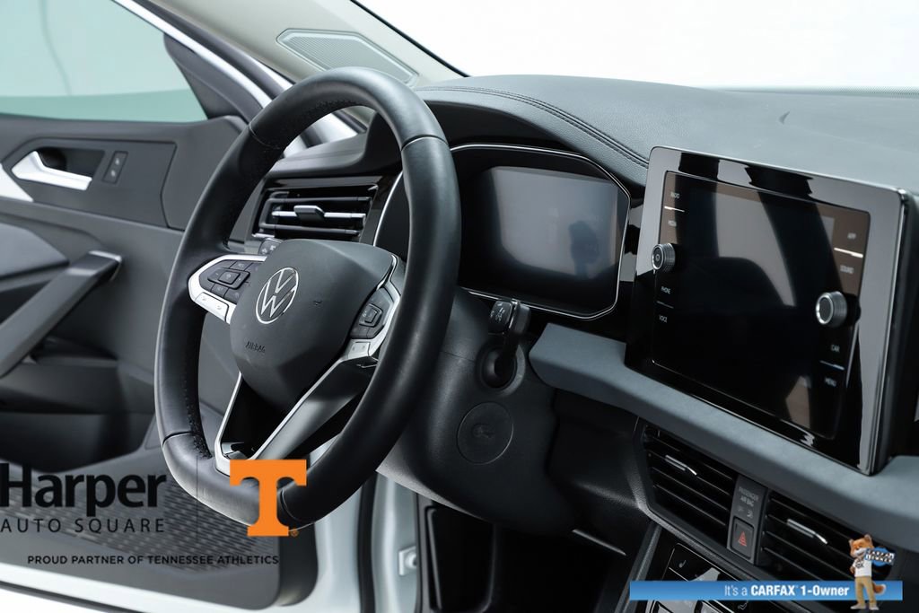 Used 2025 Volkswagen Jetta SE w/ Sunroof Package image 34