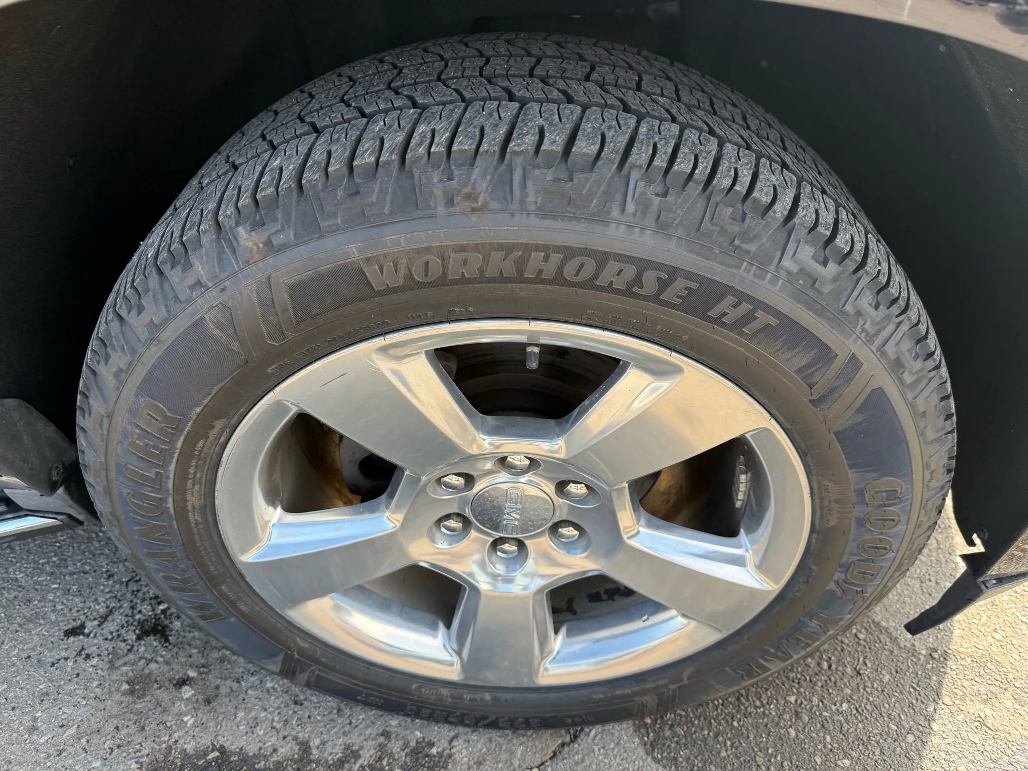 Used 2016 GMC Yukon Denali w/ Open Road Package image 12