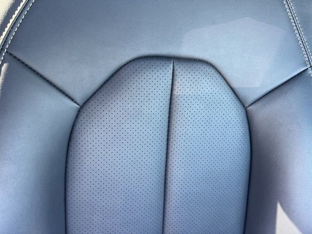 Used 2025 Chrysler Pacifica Select image 37