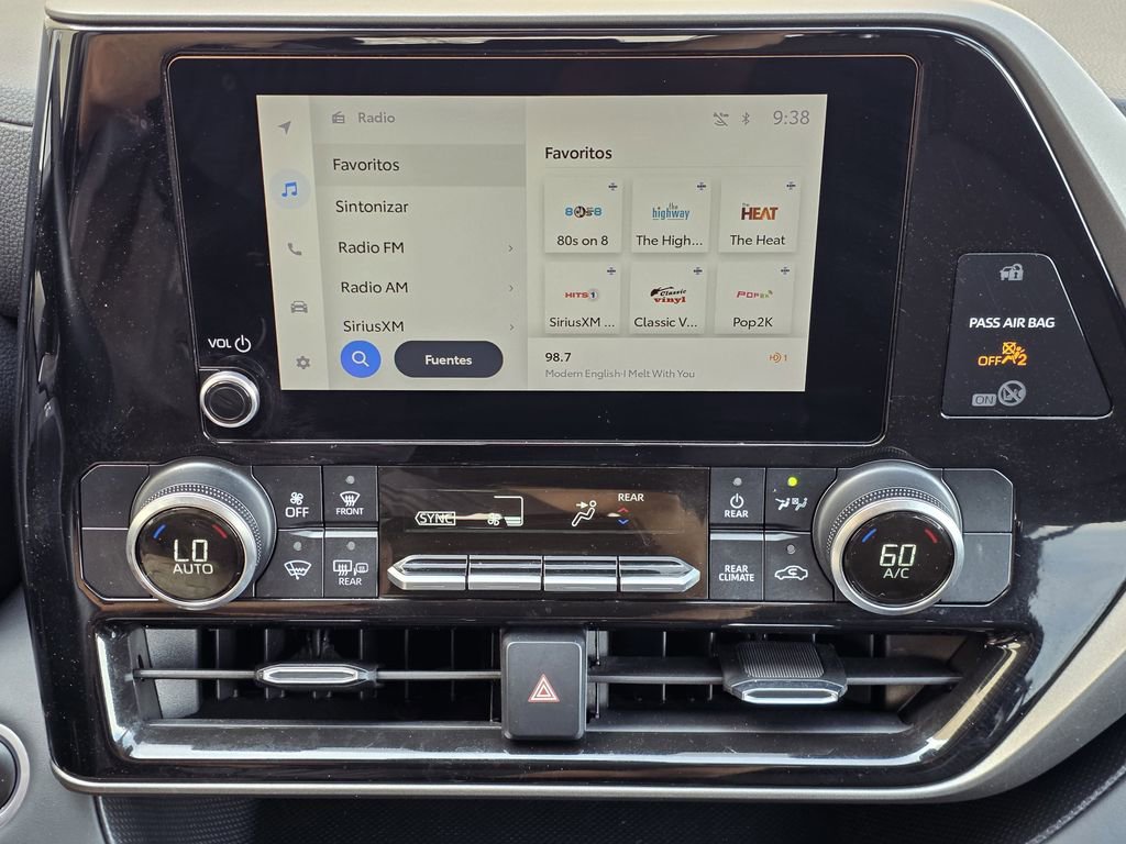 Used 2024 Toyota Highlander LE image 13