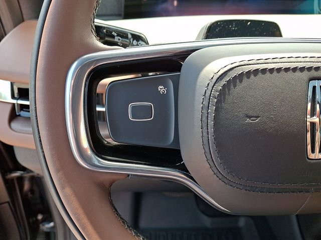 Used 2025 Lincoln Navigator L Reserve image 22