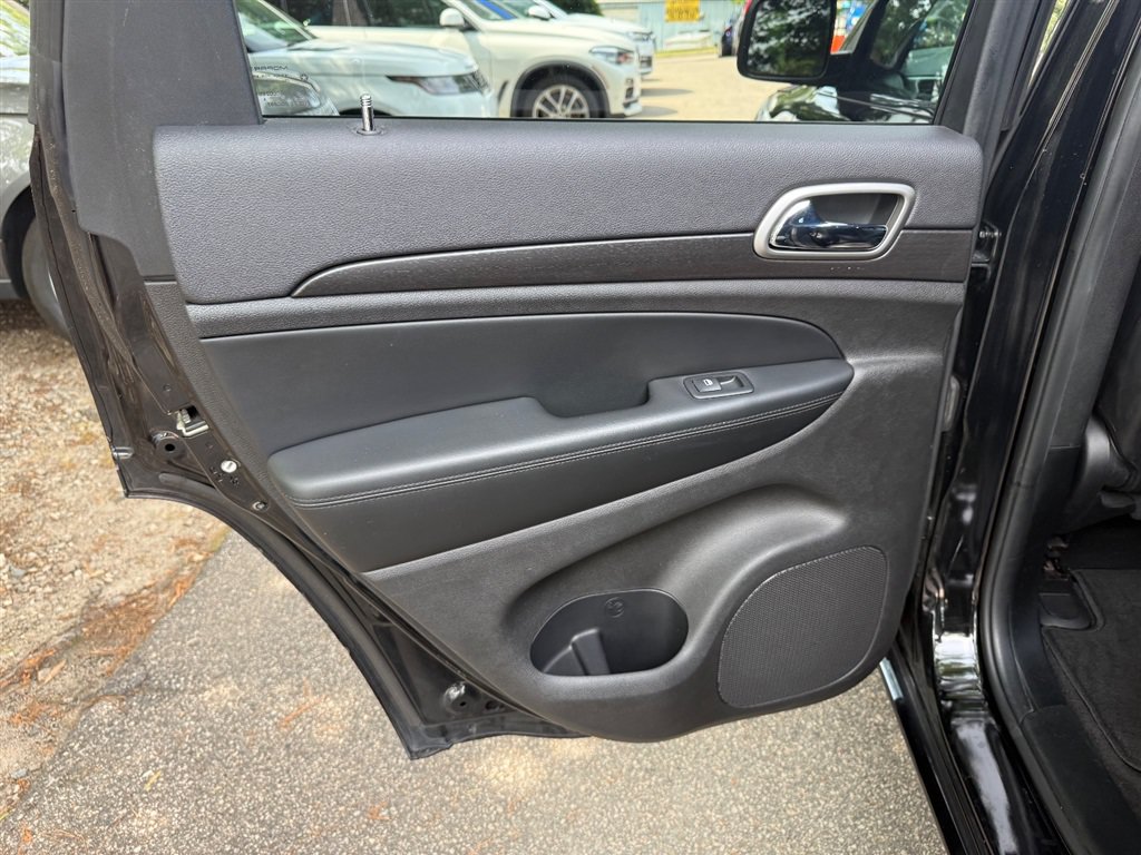 Used 2018 Jeep Grand Cherokee Altitude RWD image 17