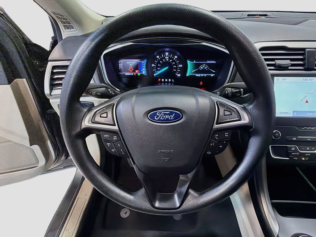 Used 2020 Ford Fusion SE FWD image 11