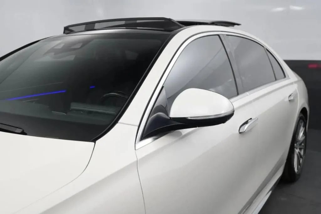 Used 2022 Mercedes-Benz S 580 4MATIC Sedan w/ AMG Line Package image 11
