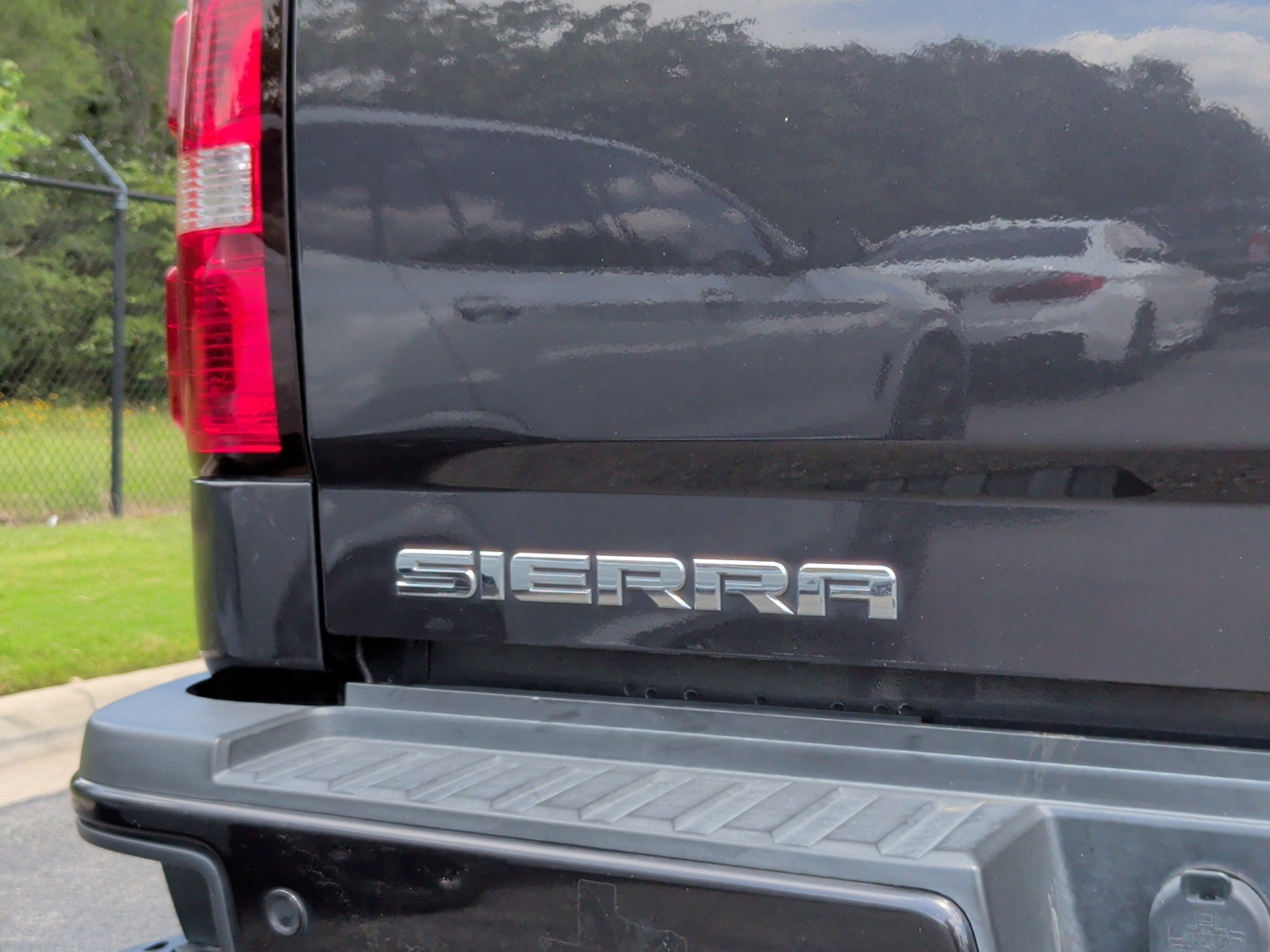 Used 2016 GMC Sierra 2500 Denali w/ Duramax Plus Package AWD/4WD image 13