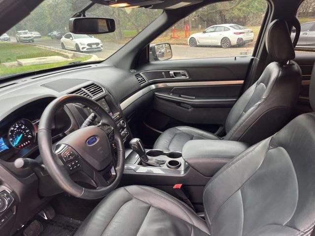 Used 2018 Ford Explorer XLT w/ Equipment Group 202A image 9