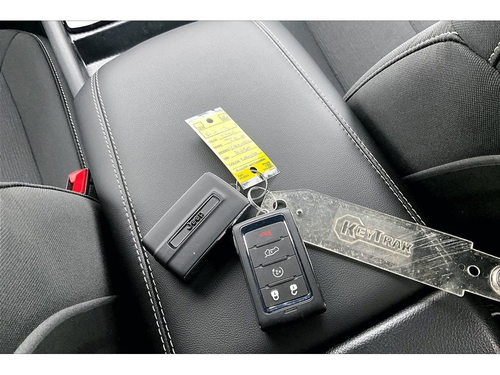 Used 2025 Jeep Grand Cherokee L Laredo w/ Luxury Tech Group I image 12