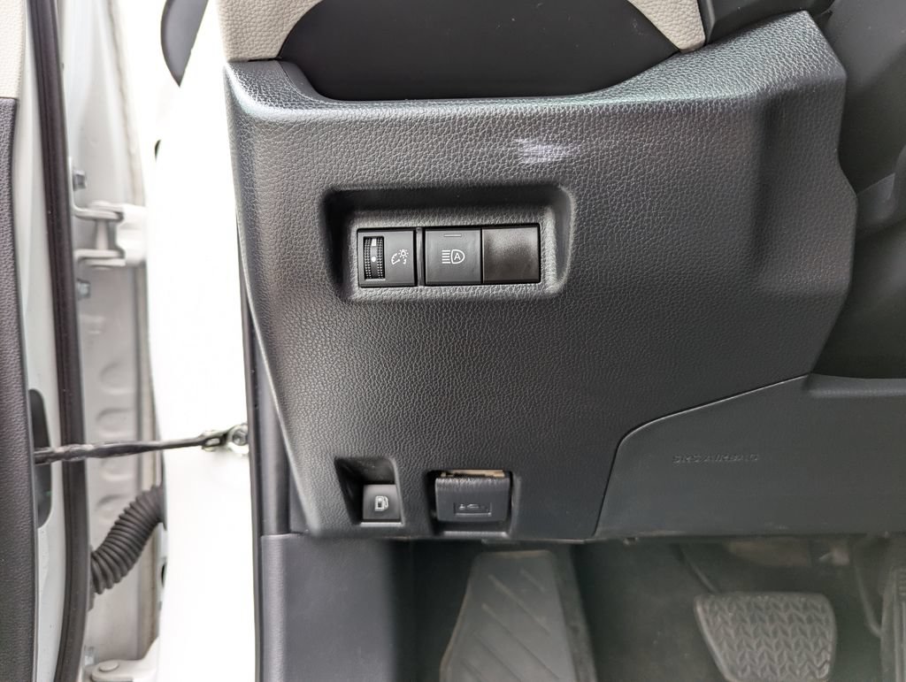 Used 2023 Toyota RAV4 XLE AWD/4WD image 14