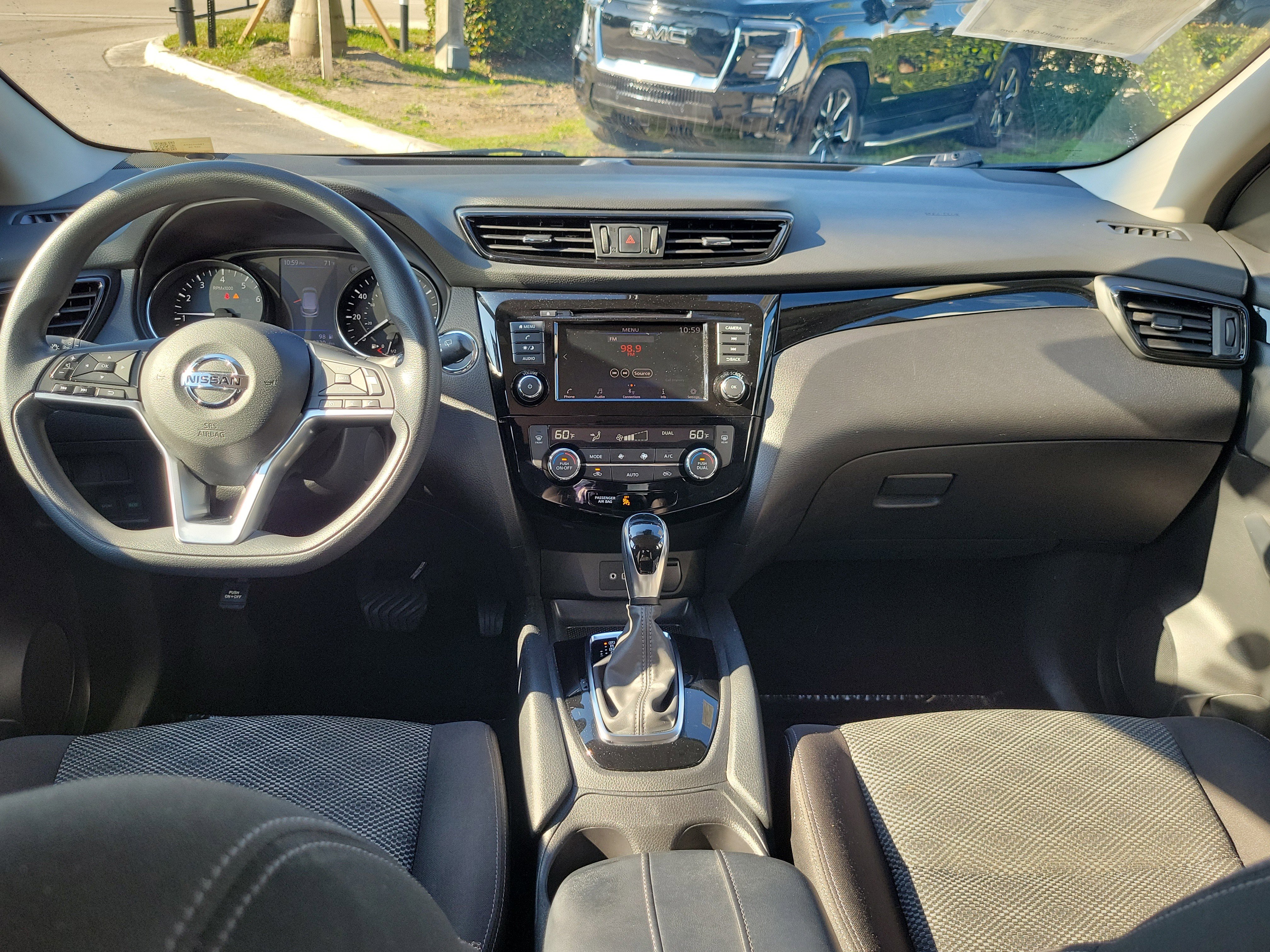 Used 2020 Nissan Rogue Sport SV image 17