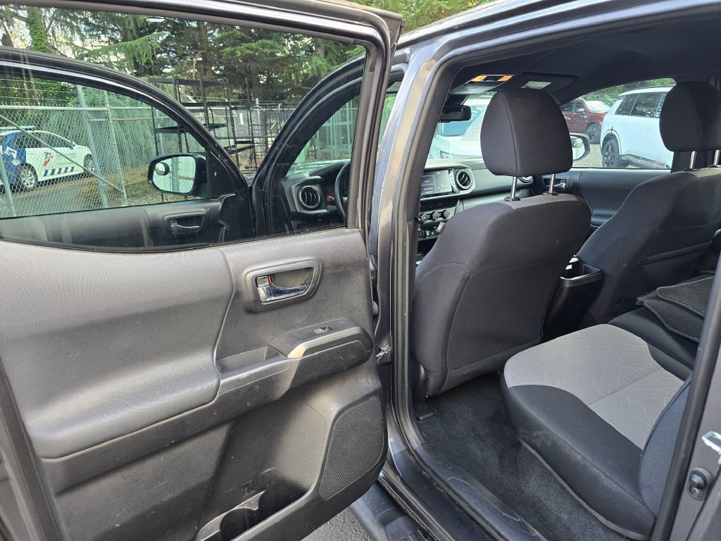 Used 2020 Toyota Tacoma TRD Sport w/ Technology Package RWD image 9
