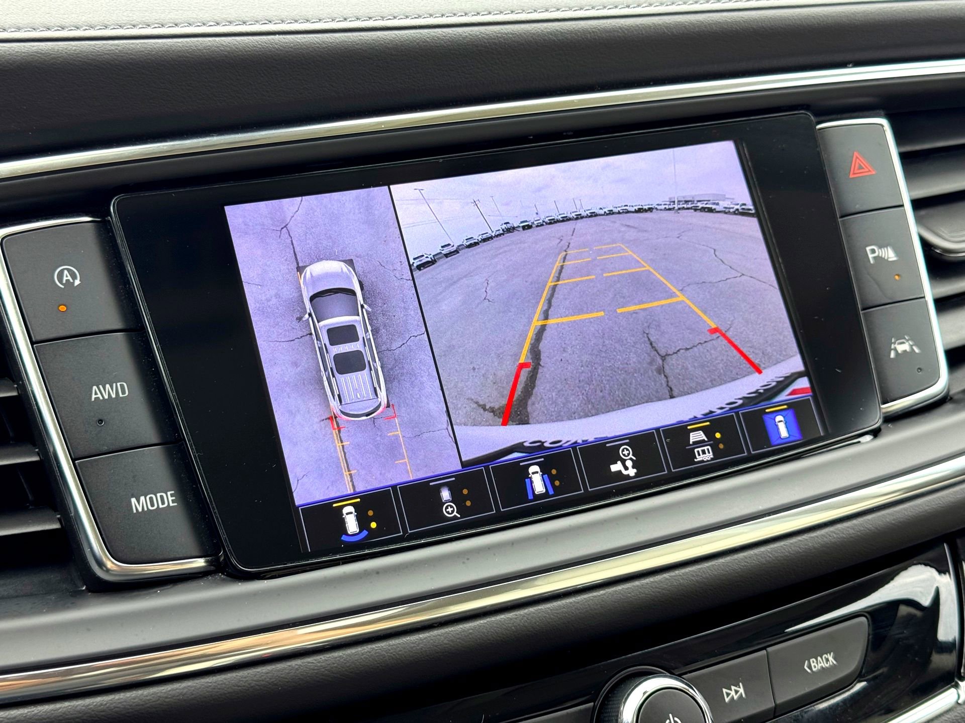 Used 2024 Buick Enclave Avenir w/ Avenir Technology Package image 33