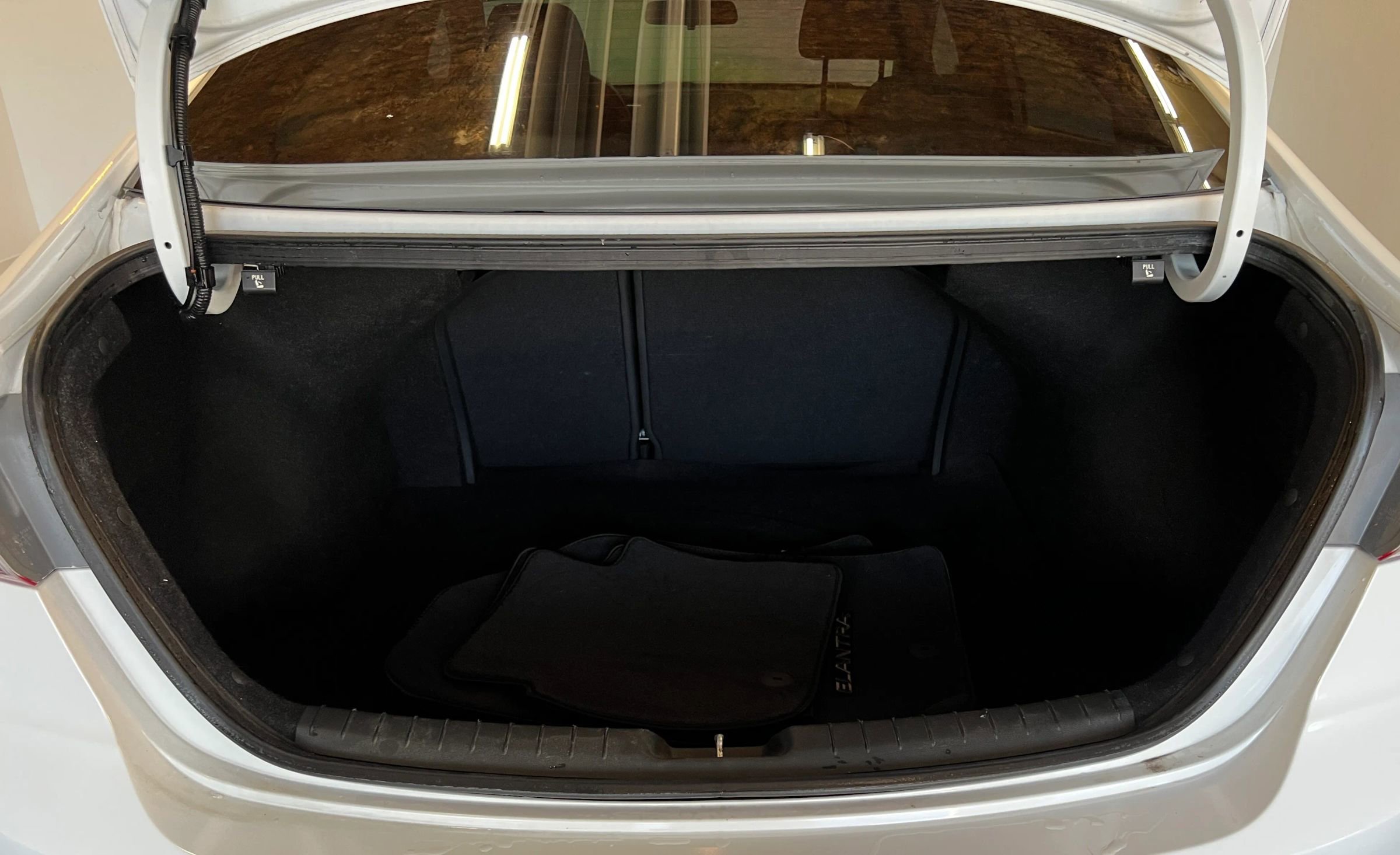 Used 2017 Hyundai Elantra SE image 8